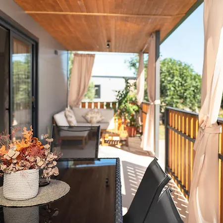 Mobile Flora 2 Lejlighed Pakoštane