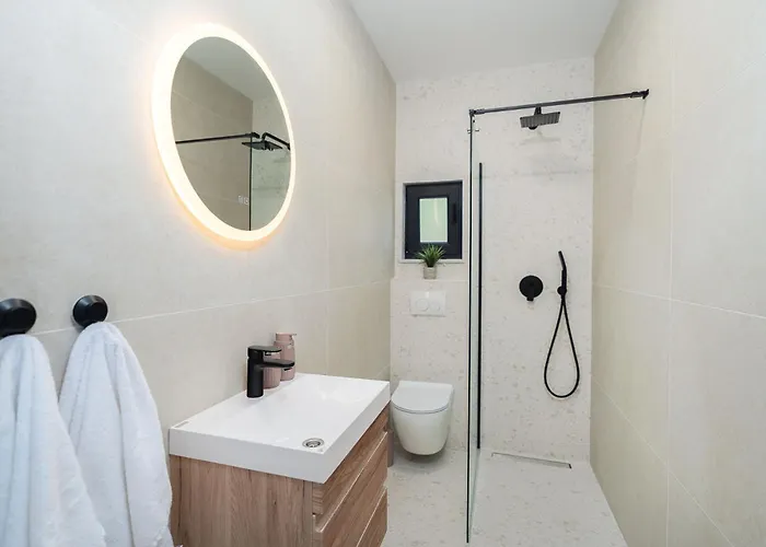 Mobile Flora 2 Апартаменты *