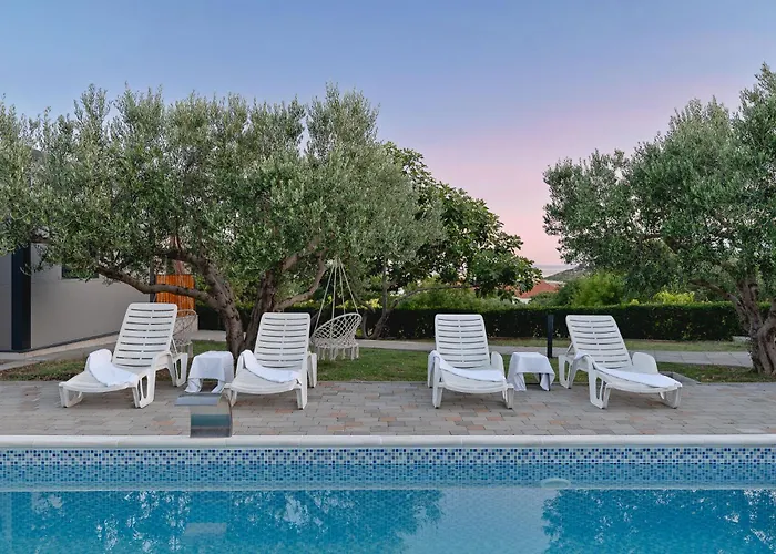 Mobile Flora 2 Апартаменты *