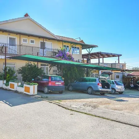 Mobile Flora 2 Pakoštane