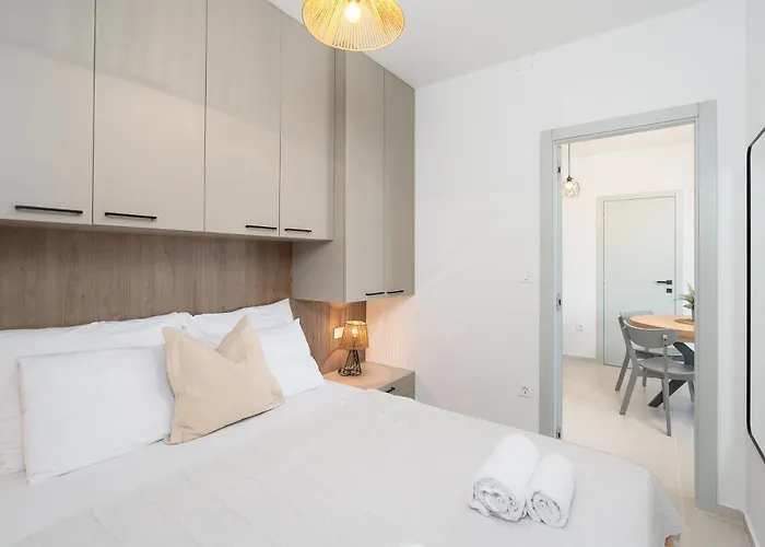 Mobile Flora 2 דירה *